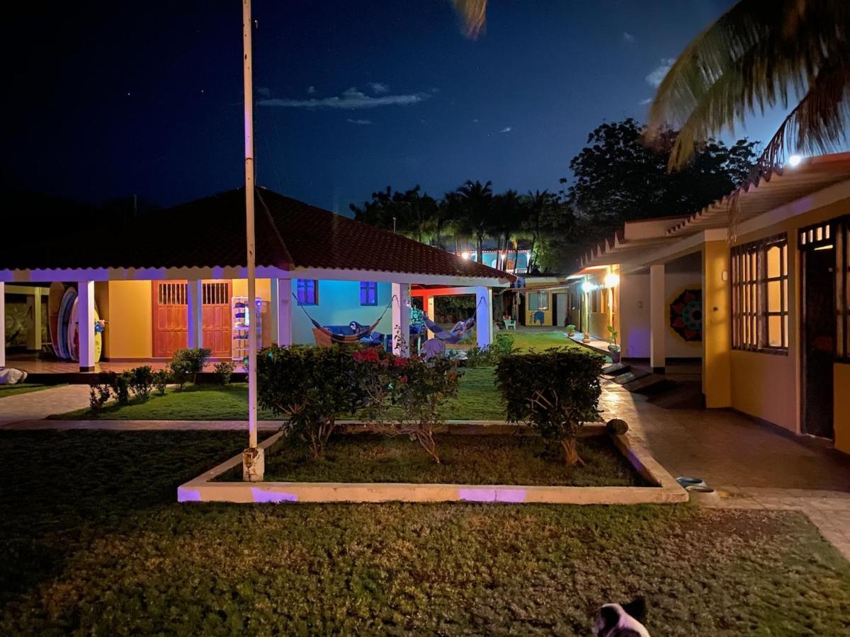 Solid Surf Camp Hostel Nicaragua Transito Eksteriør bilde